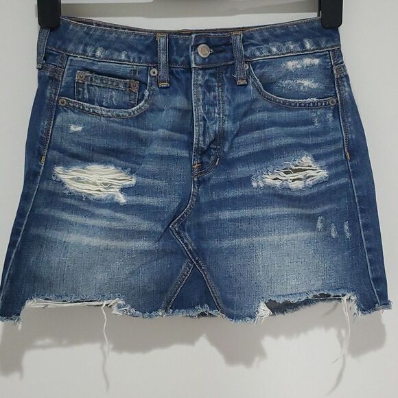 AMERICAN Eagle distressed 28 waist jean shorts - Picture 1 of 5
